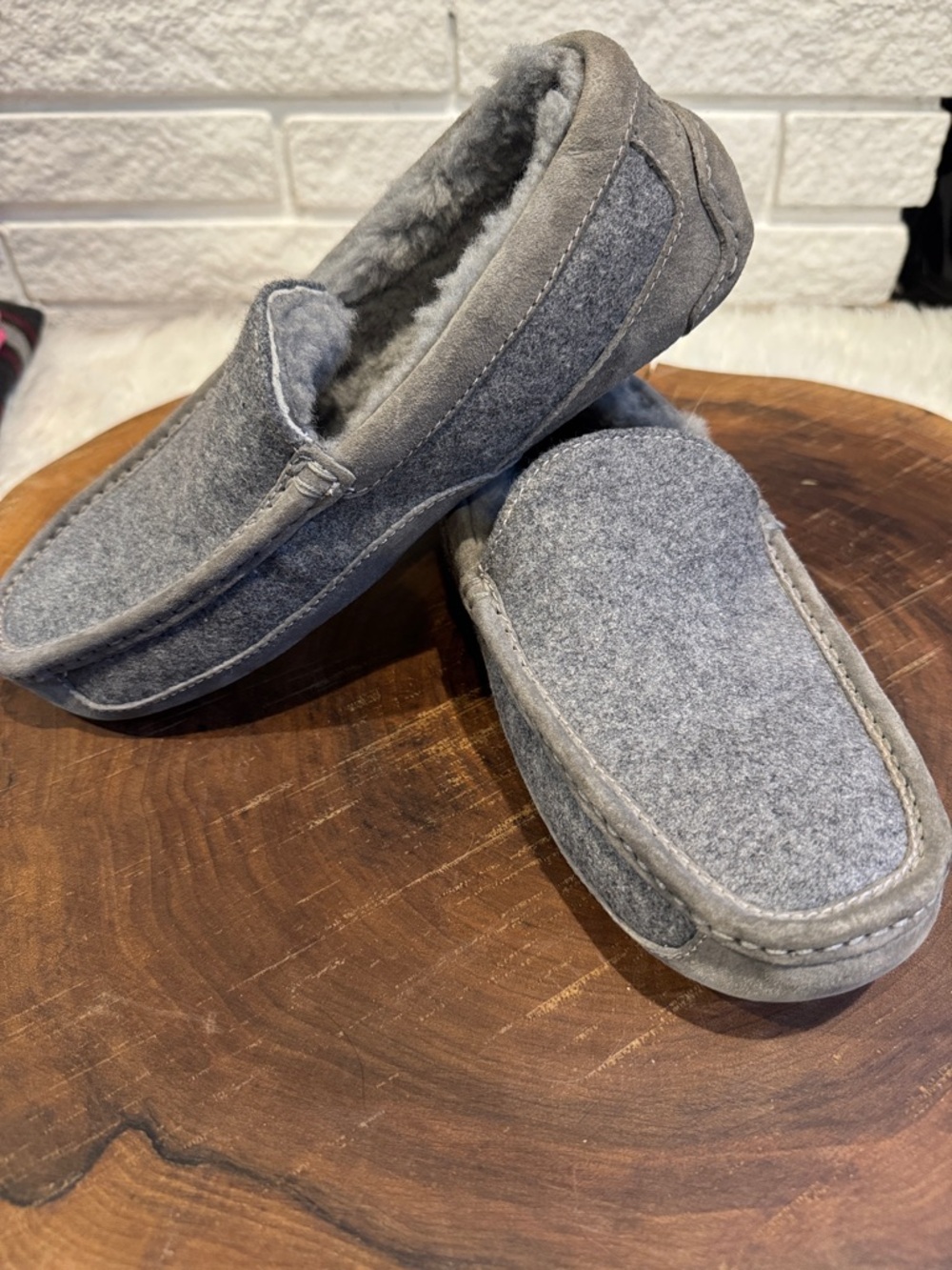 UGG Men's Ascot slippers